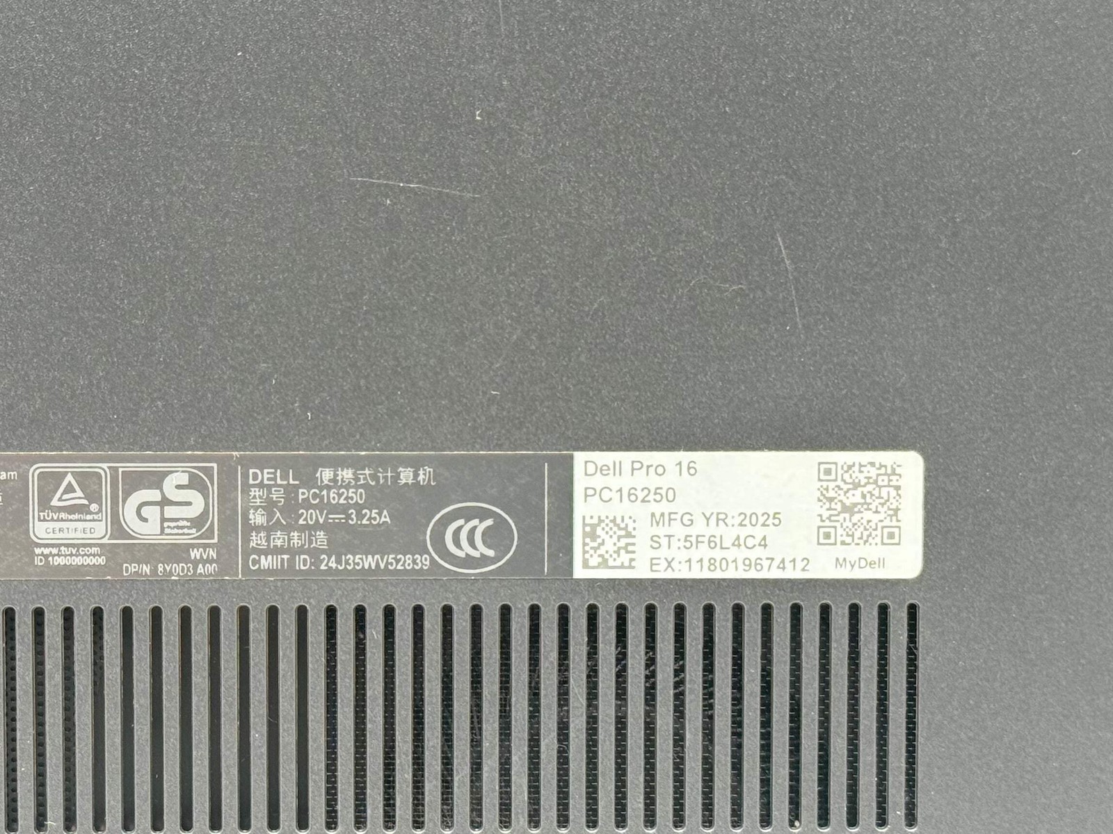 Dell Pro 16 PC16250 16″ Core 3 8GB 256GB SSD Black Used