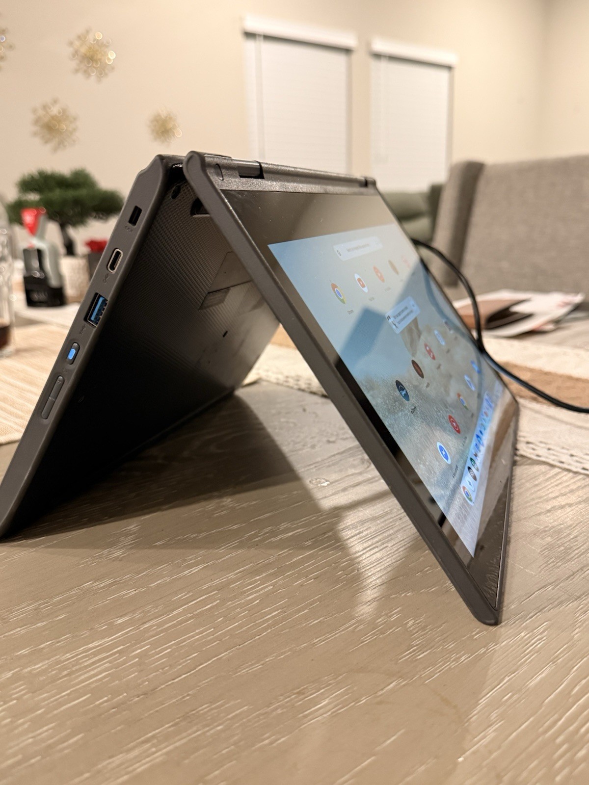 Lenovo Chromebook 300e 2nd Gen 2-in-1 11.6″ Touch 4GB 32GB X2 1.1GHz, Black