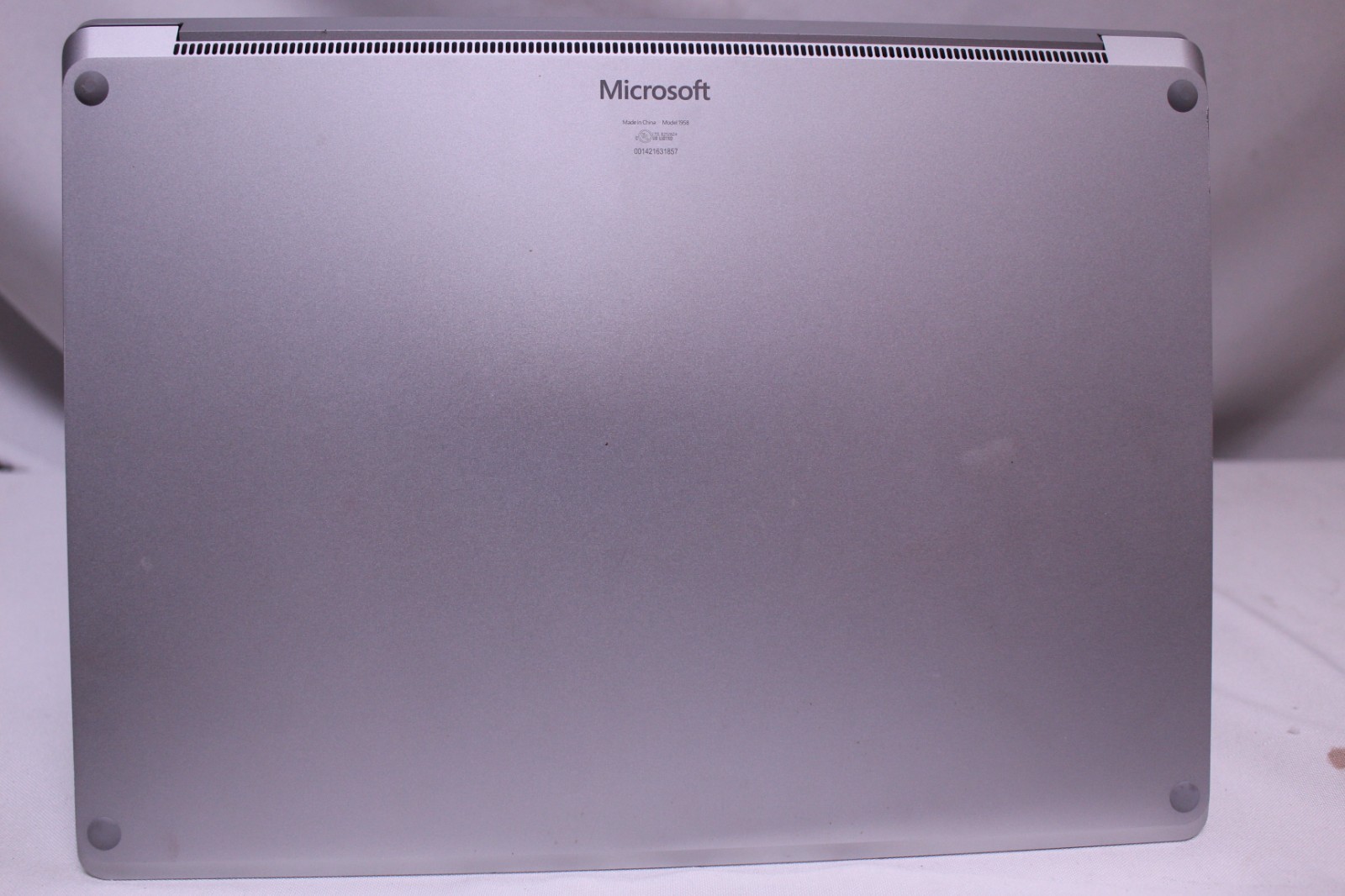 Microsoft Surface Laptop 4 13.5″ 2021 (256GB SSD,AMD Ryzen 5,8GB RAM)