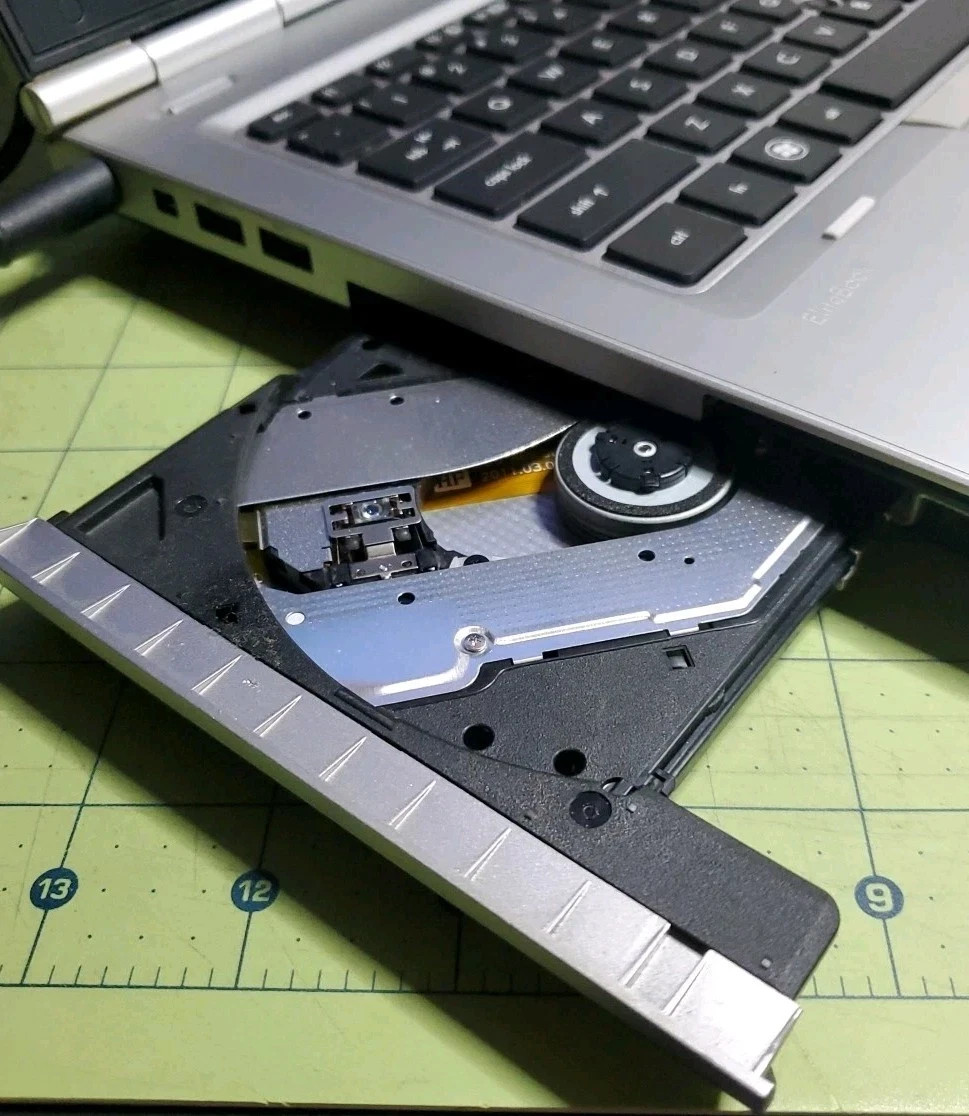 HP EliteBook 8560p Laptop / i7 2620M / NO HDD/ Password Locked For Repair/Parts