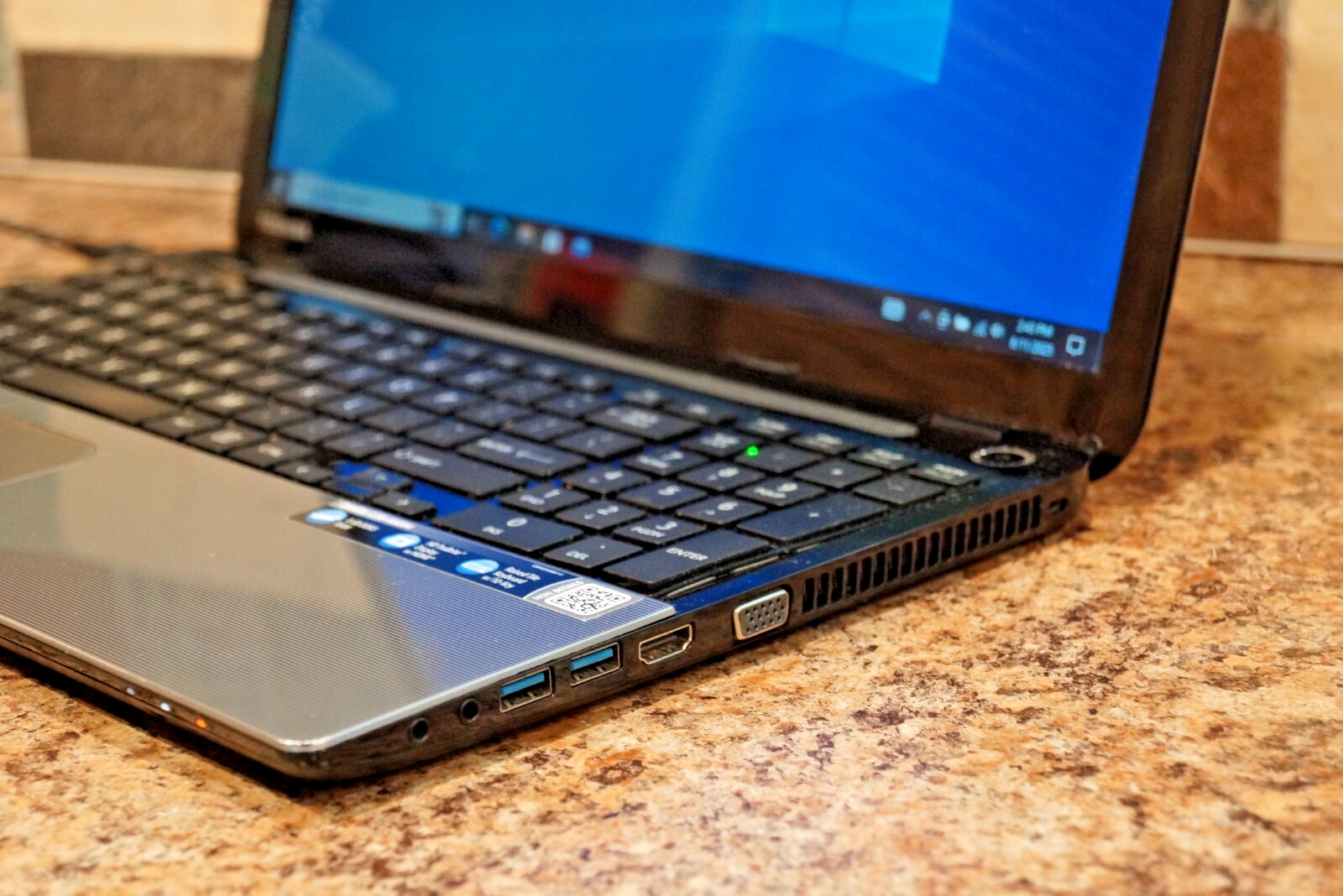 22H2 Version WIN 10PRO Toshiba L55-A5284 Gen3 i5@1.80GHz,8GB RAM,700GB HDD