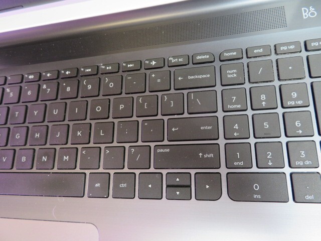HP PAVILION 15Z-AB100, AMD A8-7410, 8GB, 1TB HDD, WEBCAM, WIN 10, BAD BATTERY