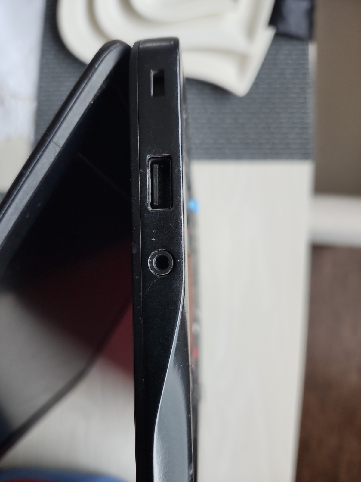 Dell Latitude E7450 14″ Intel i5-5300U 16 GB Case DMG No SSD BATT 69%