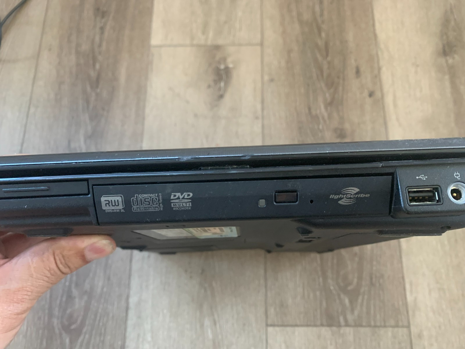Compaq Presario V6000 15.4″ Intel Core Duo T2450 2.00Ghz 2GB RAM 120GB HDD Win 7