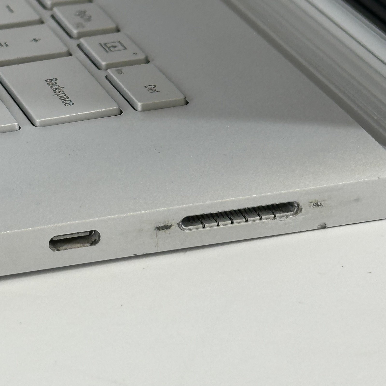 Microsoft Surface Book 2 15 TOUCH i7-8650U 1.90GHz 16GB 256GB SSD BAD BATTERY