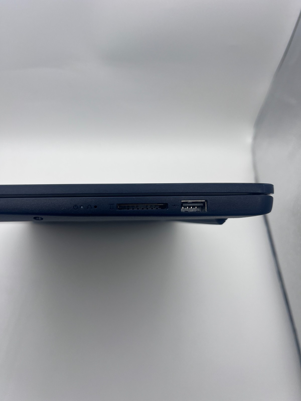 Lenovo IdeaPad 1 15.6″ Touch Ryzen 5 7520U 8GB 256GB SSD FHD Laptop