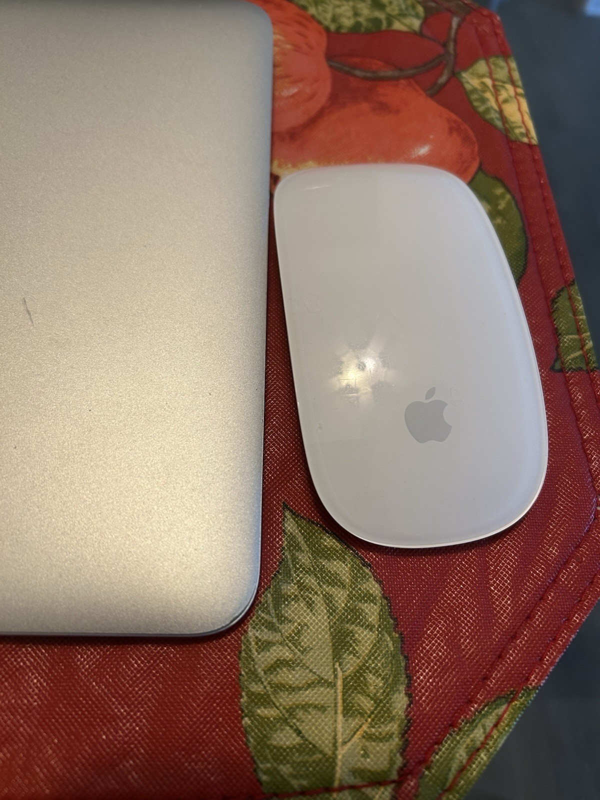 Mac Book Air 12” Silver 2012 For Parts With Charger And Wireless Mouse