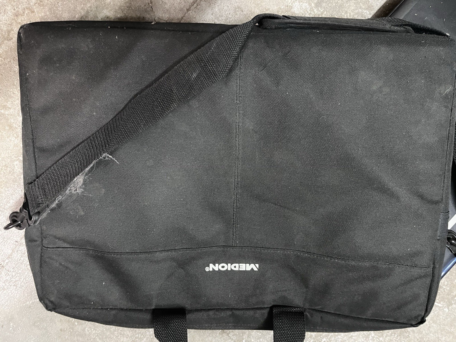 Medion Akoya P8610 Laptop – Complete