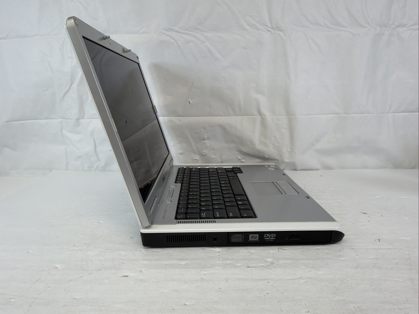 Dell Inspiron E1505 15.4″Core 2 Duo 2.0GHz 2GB RAM 250GB HDD Win XP Radeon X1300