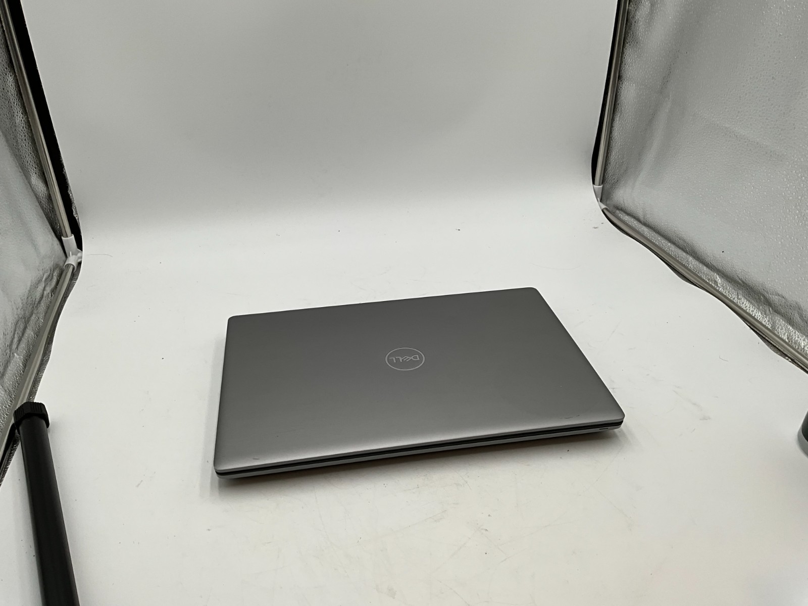 DELL Precision 7560 i7-11850H 2.50g 64GB 1TB T1200 15.6″ WIN11 *READ* 9R8J6J3