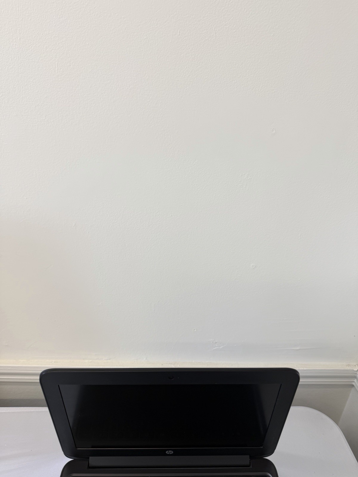 HP Chromebook 11 G4 Laptop – Light Leaking in Screen-Read Des