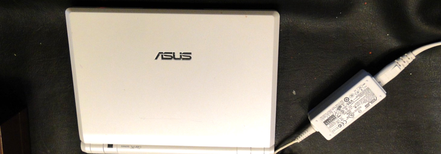 Asus Eee PC 900 Laptop Intel 512MB Ram Asus Operating OS W OEM GOOD BATTERY & AC