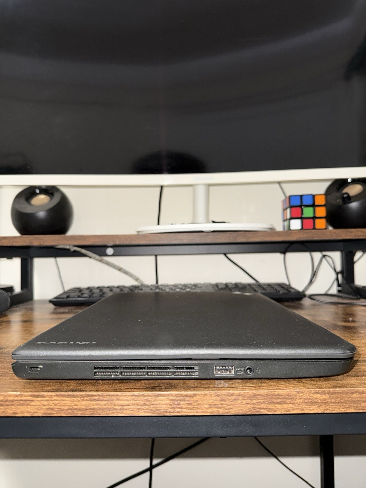 Lenovo ThinkPad E460 14″ | Intel i5-6200U | 4GB RAM | 500GB HDD | Windows 10 Pro