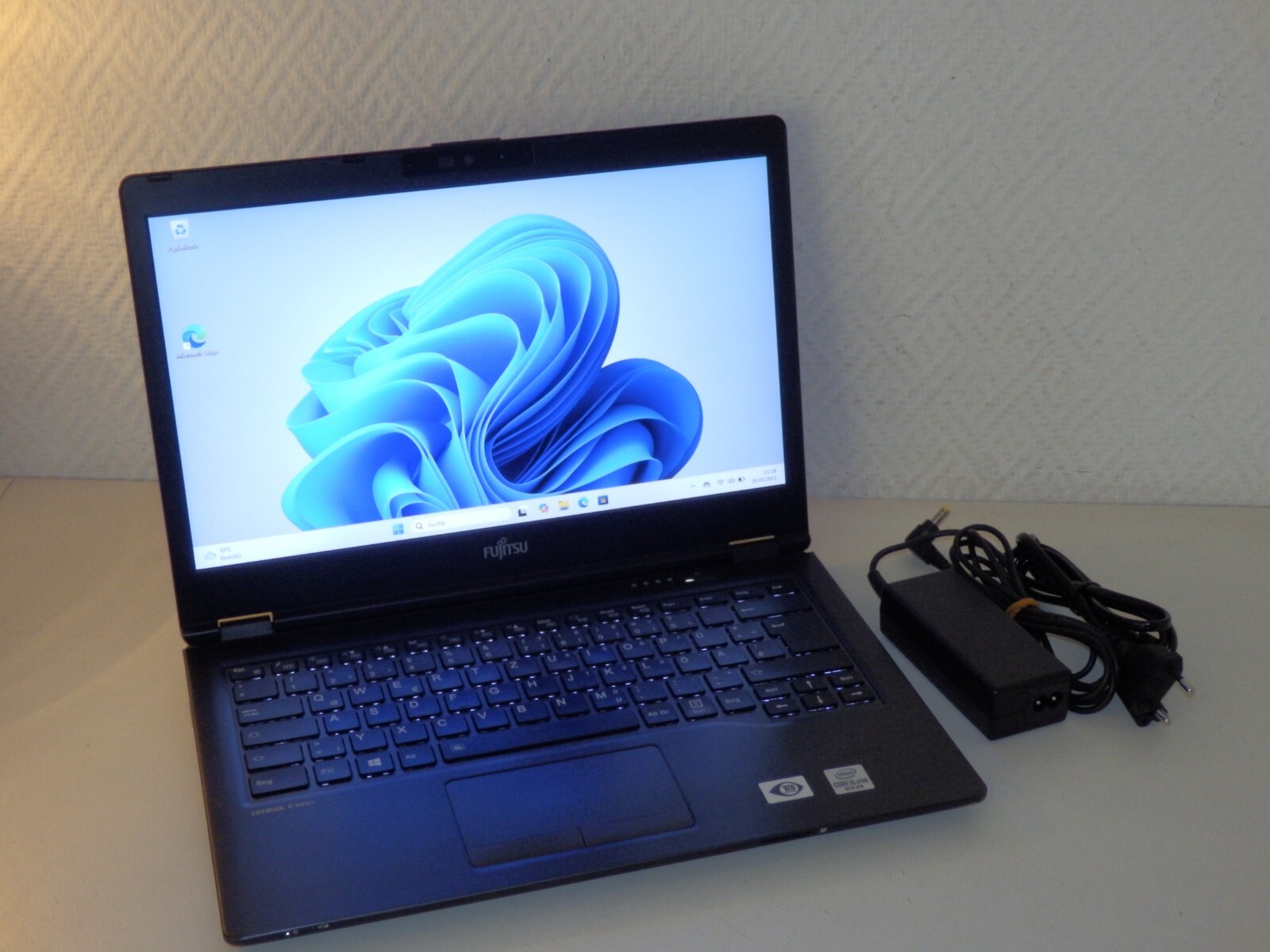 Fujitsu LifeBook U7410 LTE – Intel i5-10310U, 8GB Ram, 256GB SSD, UHD, 14″ inch