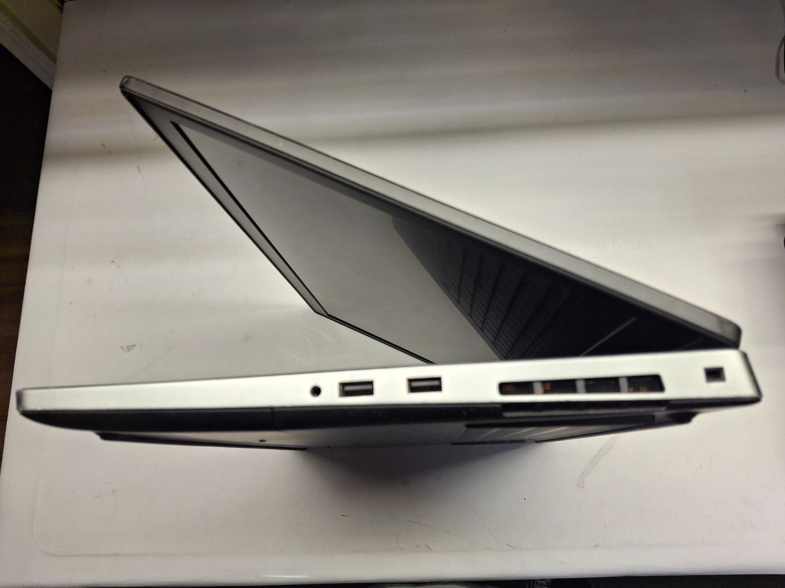 Dell Precision 7730 17.3″ FHD i7-8850H 32GB DDR4 256GB SSD Quadro P3200 Win11P