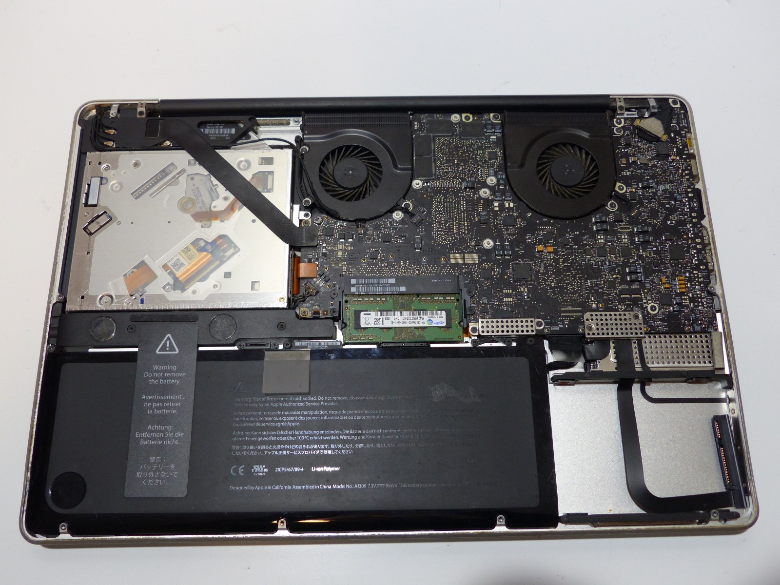 Genuine Apple MacBook Pro 17″ A1297 Mid 2010 i7-620M 2.66GHz 2GB Ram No Power