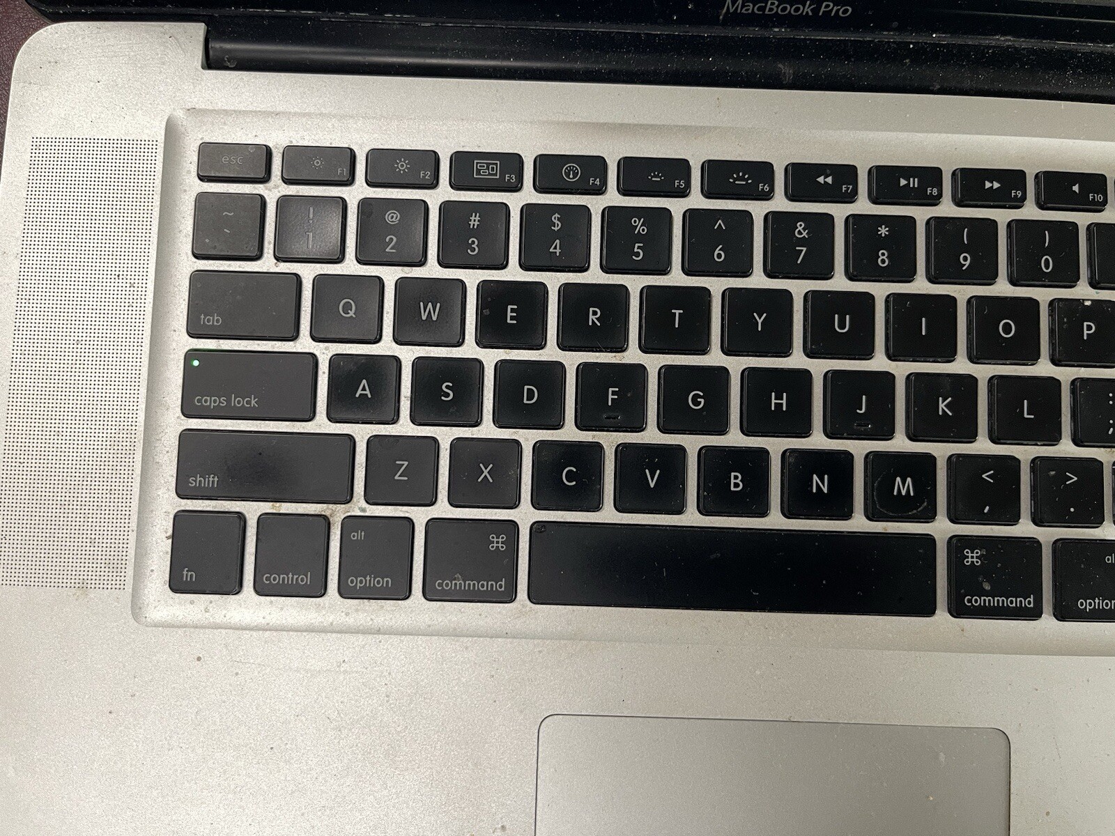 MacBook Pro 5,1 Laptop 15″ Intel Core 2 Duo 2.4GHz Mousepad Not Clicking Read