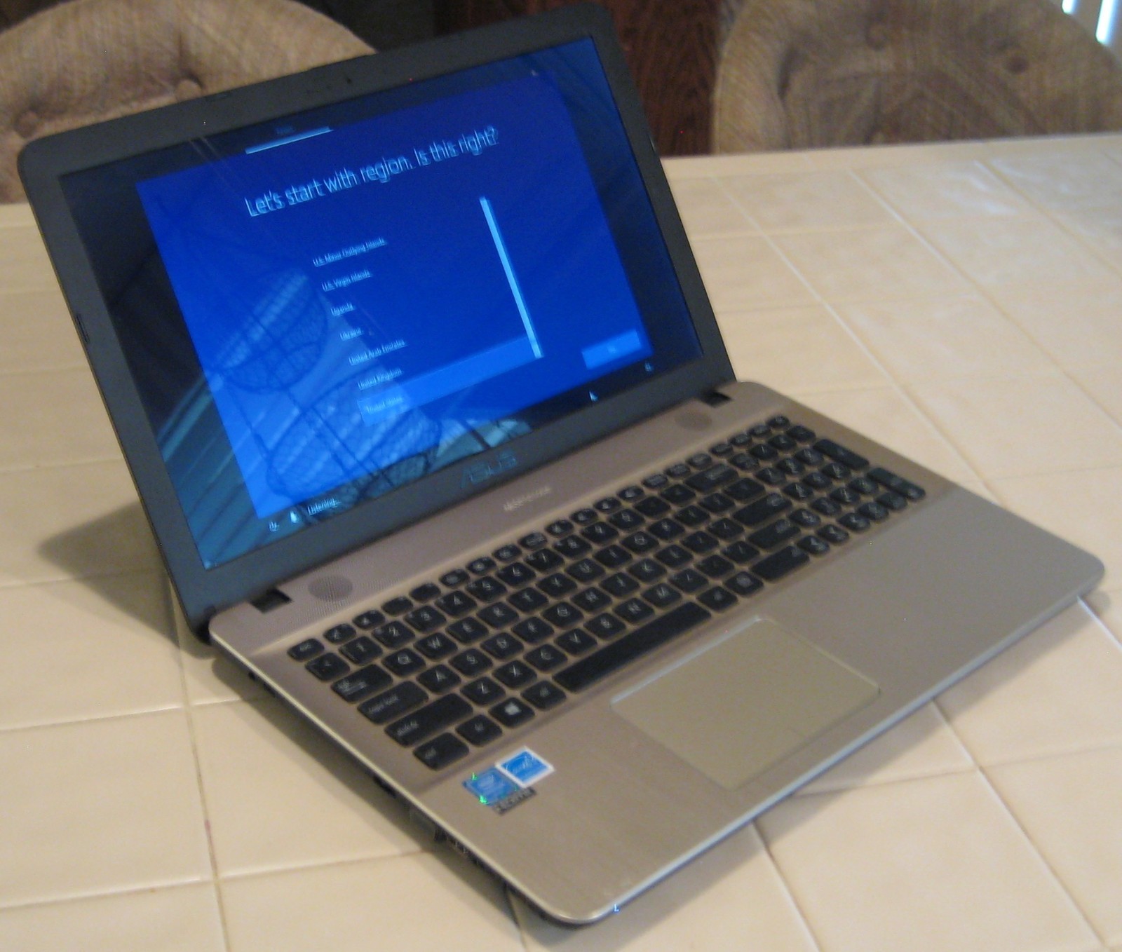 Asus Sonic Master X541N, Pentium N4200@1.1GHz, 8GB RAM, 240 GB SSD, Win 10 Home