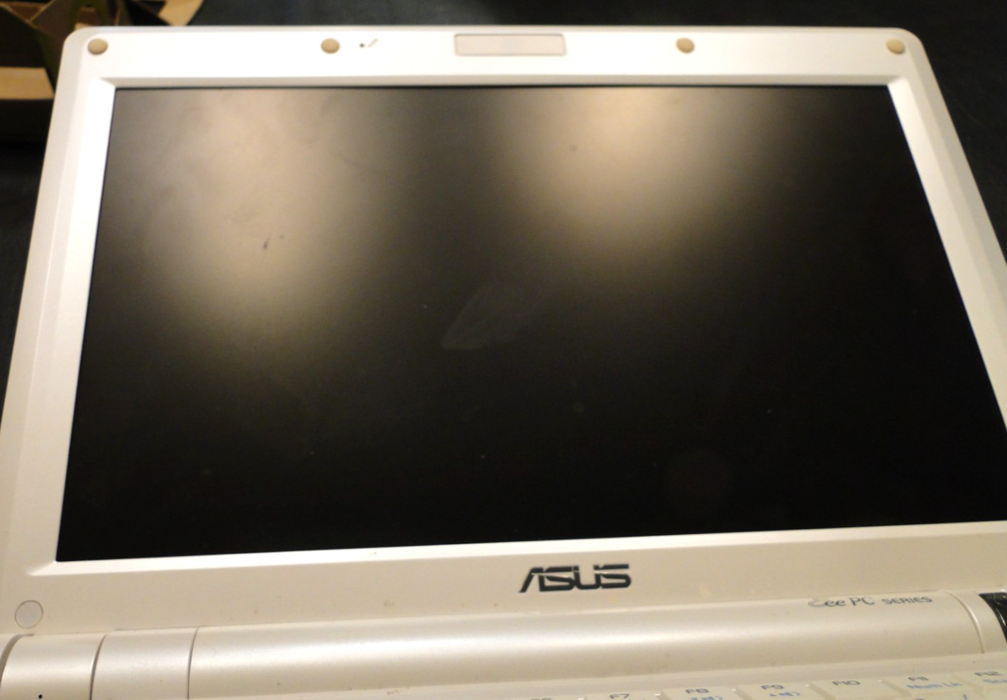 Asus Eee PC 900 Laptop Intel 512MB Ram Asus Operating OS W OEM GOOD BATTERY & AC
