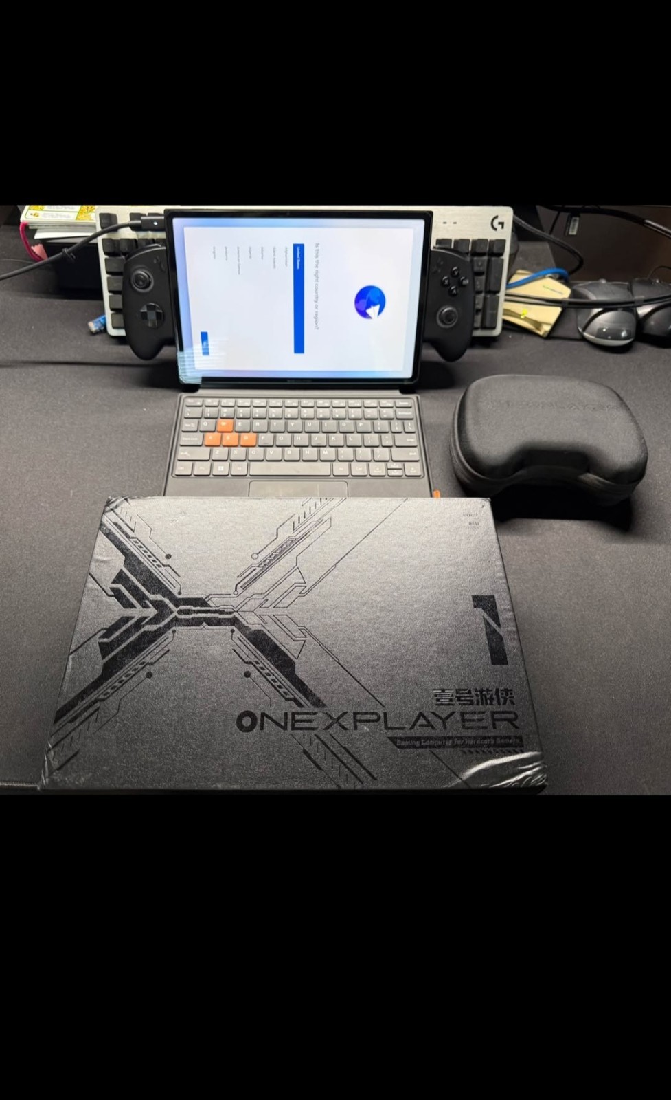Onexplayer X1 / AMD8840U, 10.95″ 120Hz, 32 GB RAM, 1 TB SSD