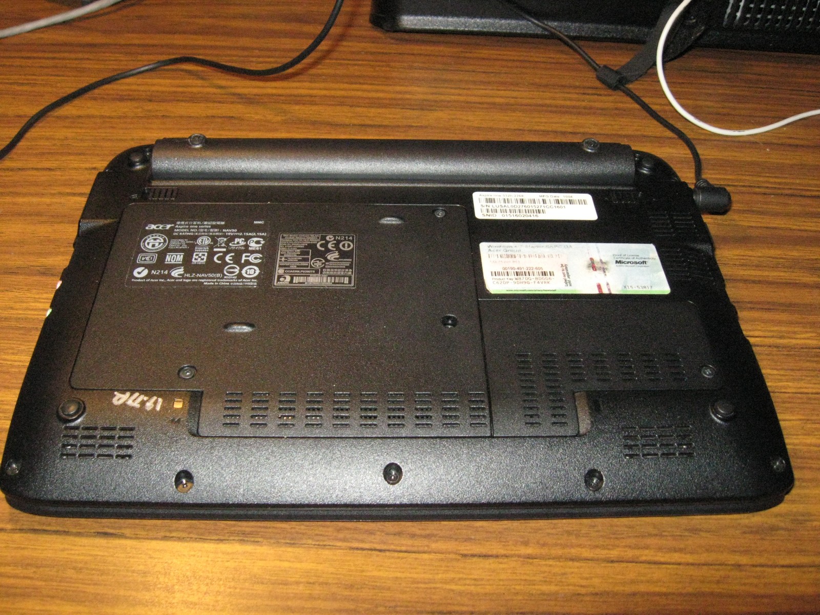 Acer Aspire One 532h Netbook Computer w/ AC Adapter — Excellent Battery