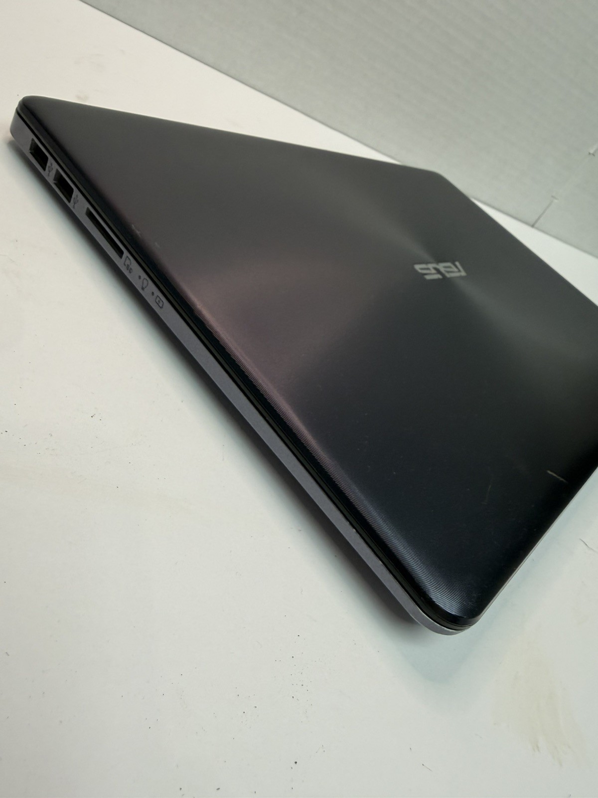 ASUS Laptop X510UAR 15″ Core i5-8250U 1.6GHz 8GB RAM With Charger