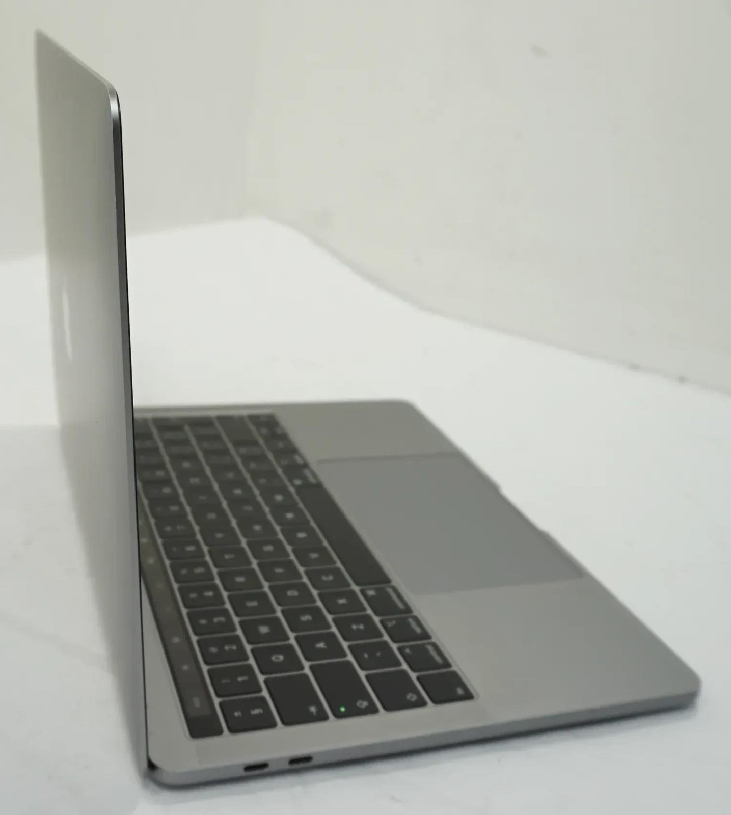 Apple MacBook Pro 2018 A1989 13.3″ Retina i5-8259U 2.3GHz 8GB 256GB Laptop