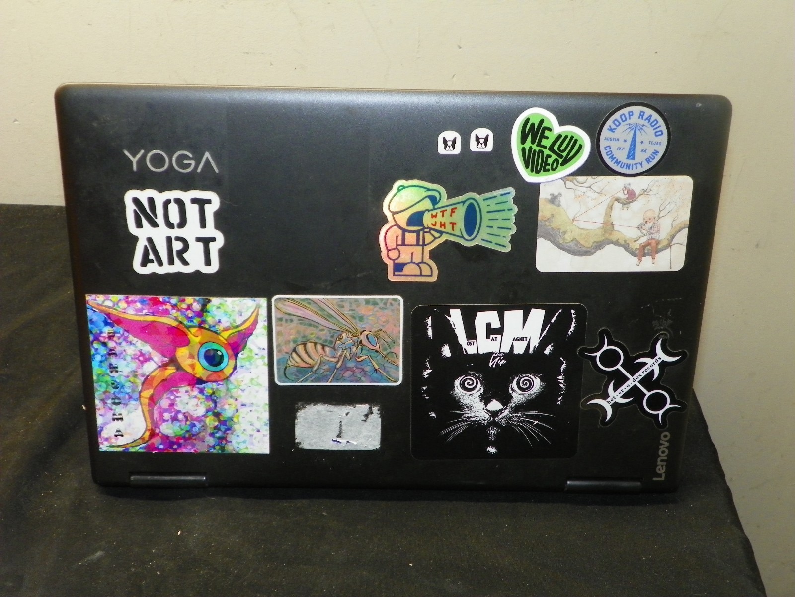 Lenovo Yoga 710 15.6 Inch 2-In-1 Touchscreen i5 For Parts – Has Screen Issue