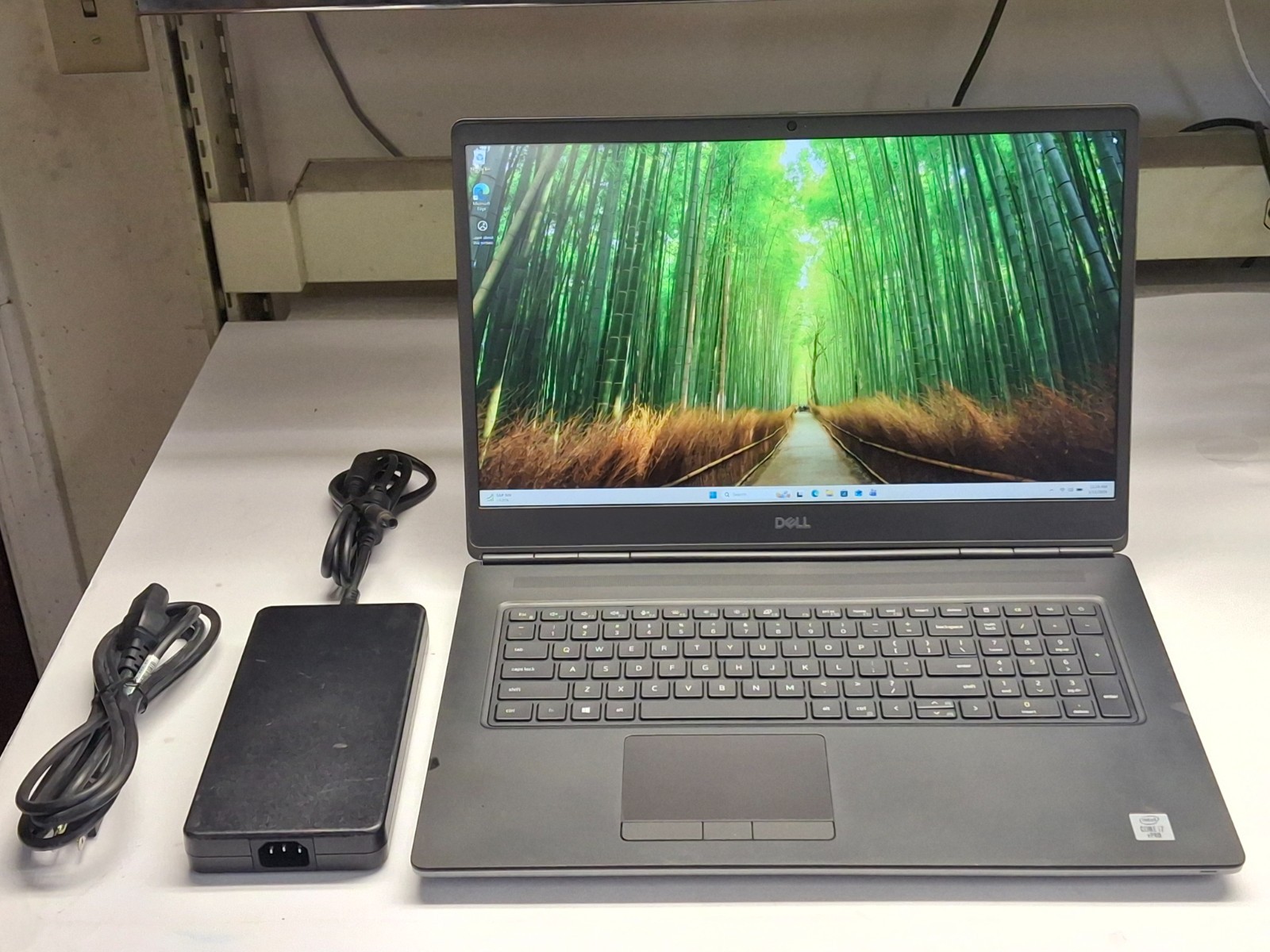 Dell Precision 7750 8-Core I7- 10875H 32GB RAM 512GB SSD 17.3″ FHD RTX4000