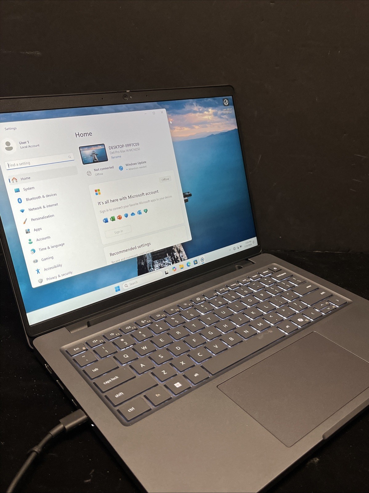 Dell Pro Max 14 16GB Ram 512GB SSD Arc Pro 140T W/ Charger
