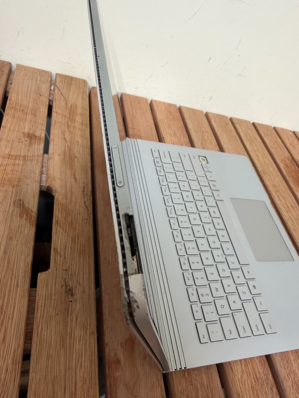 Microsoft Surface Book 2 15″ i7-8650U 1.90 GHz 16 GB RAM 256 GB Win11 For Parts