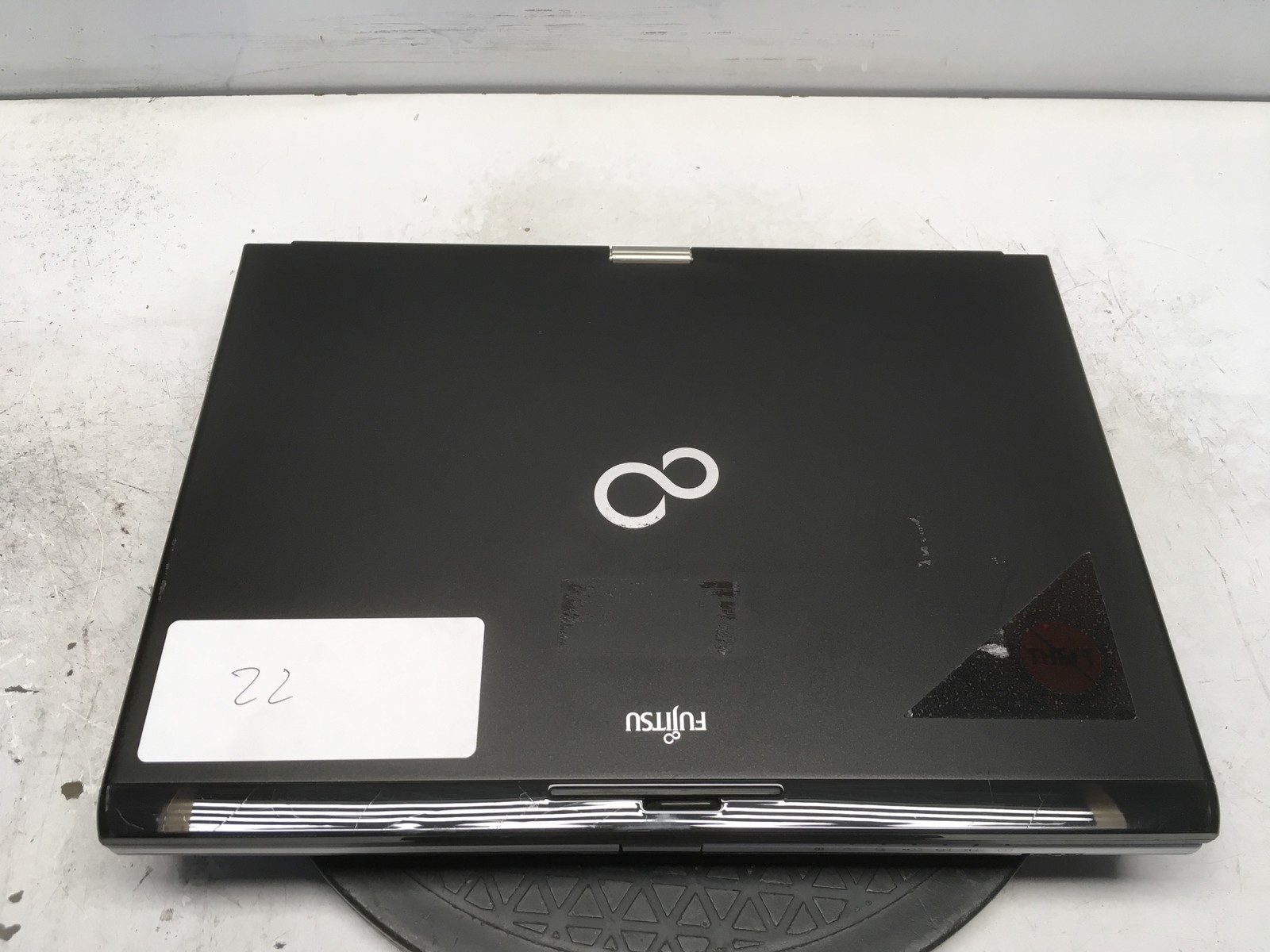 Fujitsu LifeBook T900 Intel I5-M520 2.4GHz 2 GB NO HDD No Batt