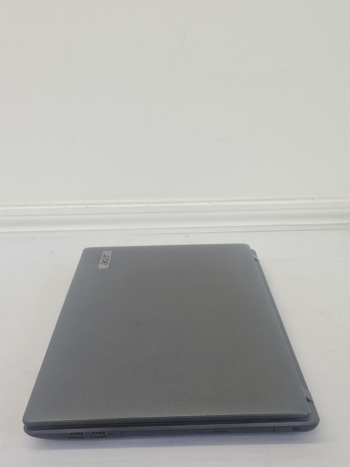 Acer Aspire 5733 Laptop – Intel i3-M370 – 8GB RAM – NO HDD/OS – Read Desc.