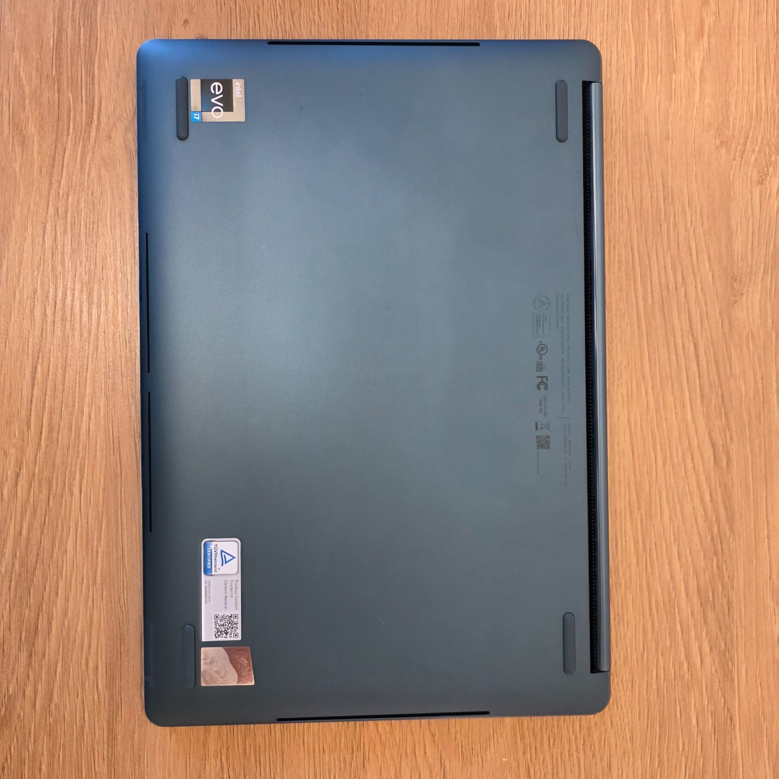 Lenovo Yoga Book 9i DUAL SCREEN OLED 13.3″ Touch 16GB 13th Gen Core i7-1355U