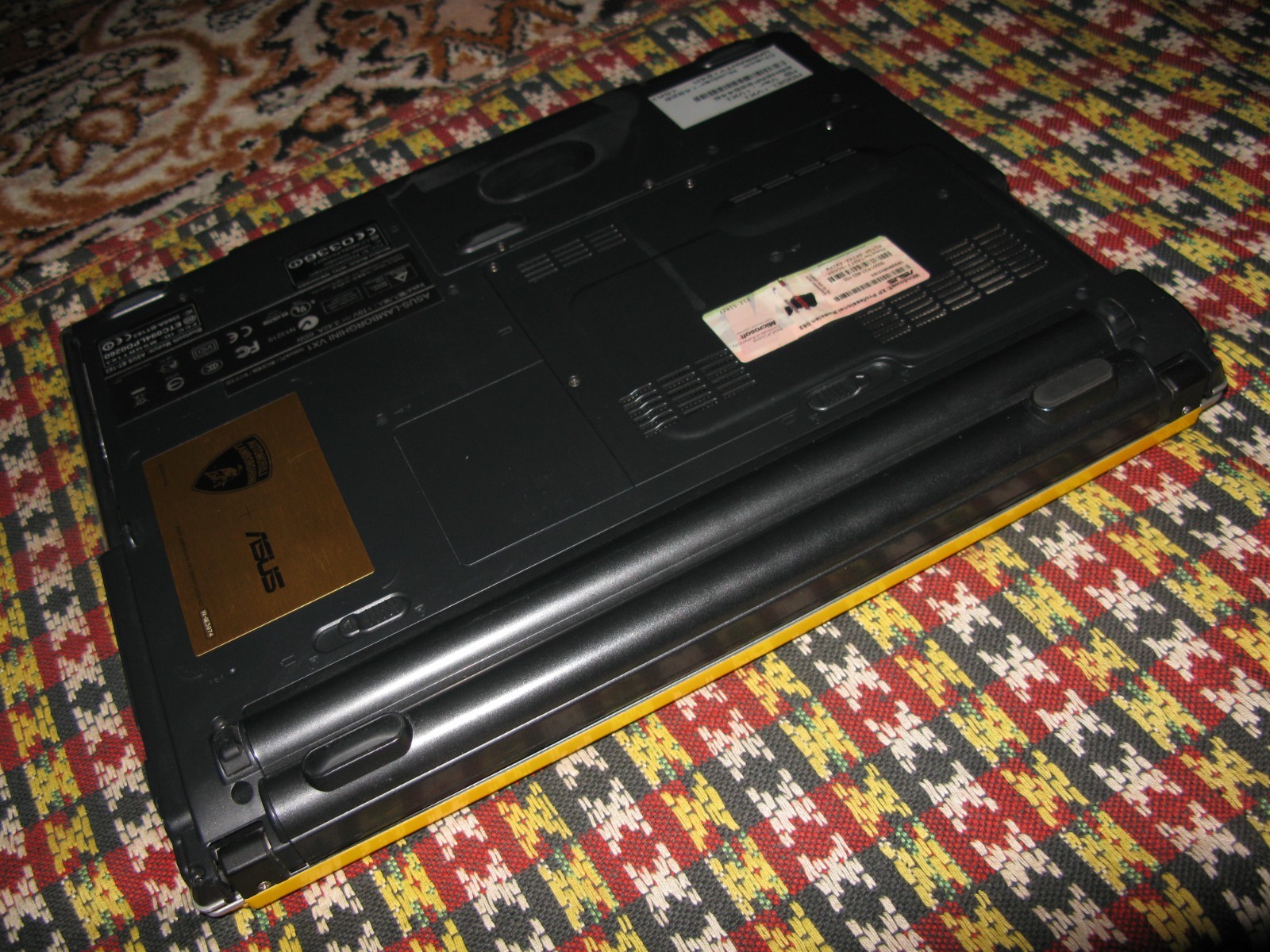 Asus Lamborghini VX1 notebook golden edition
