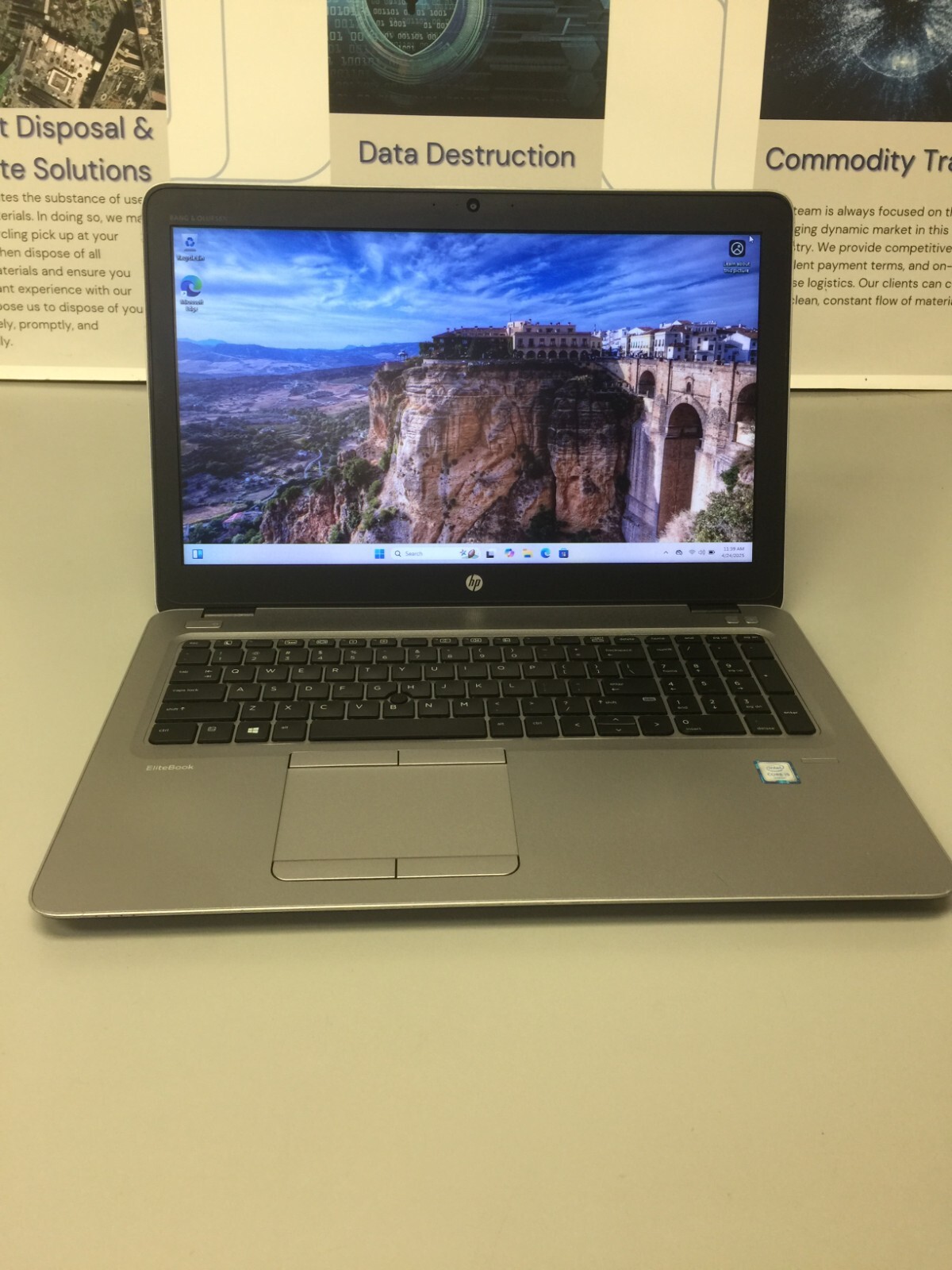 HP EliteBook 850 G3 15.6″ (256GB Core i5 6th gen 2.30GHz 16GB RAM WIN 11 PRO