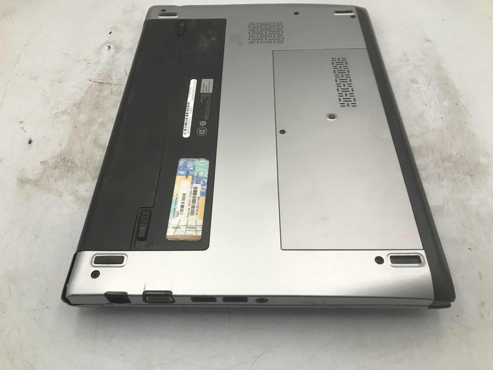 DELL LATITUDE 3330 – BOOTS TO BIOS/BAD LCD – INTEL I3 2375 – 4GB RAM – READ – BB