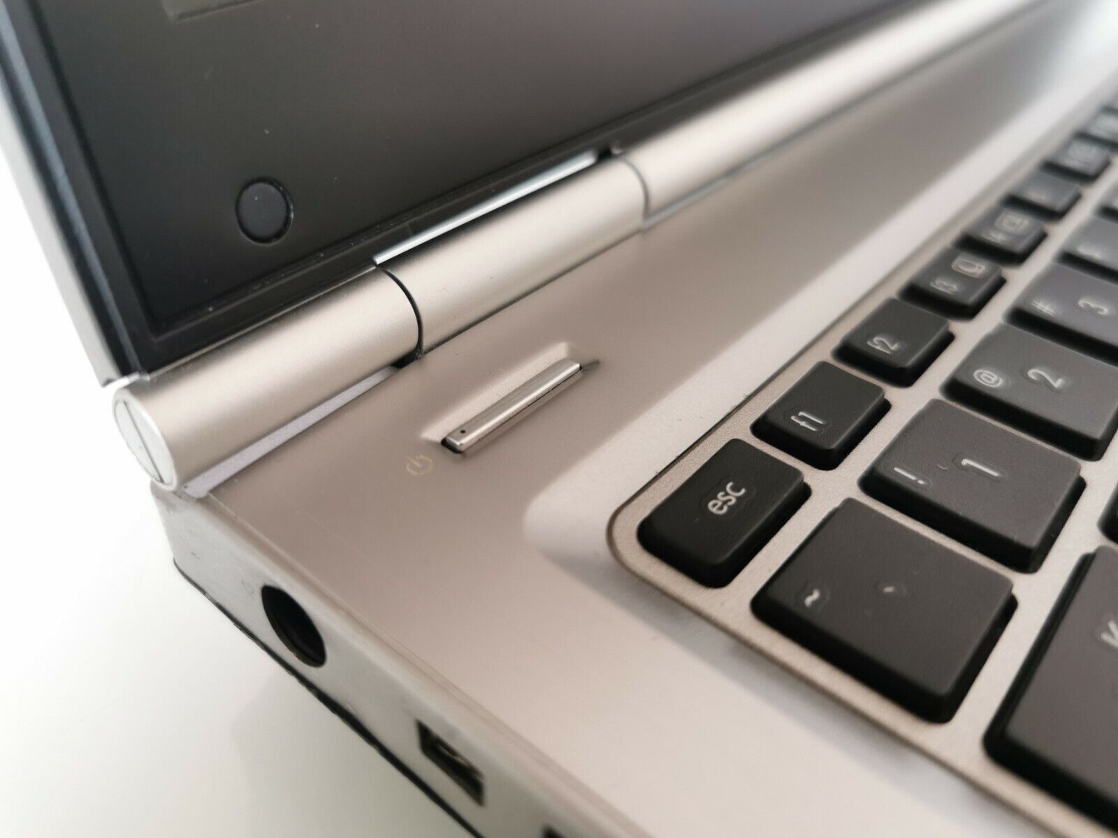 Business HP Elitebook 8470P i5-3320M Max 3.3GHz 1600x900px HD+ DVD-RW Win10 Pro