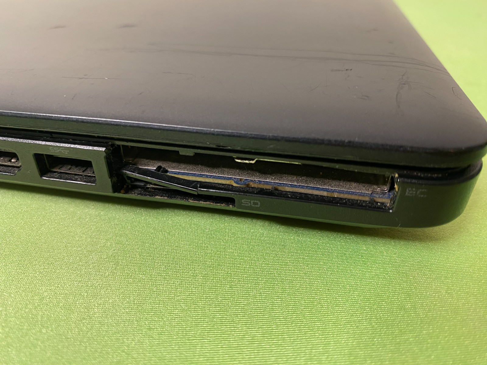Dell Latitude E6540 14” i5-4300m 2.90ggz 8GB RAM,256gb SSD Win 11 Dvd Hdmi