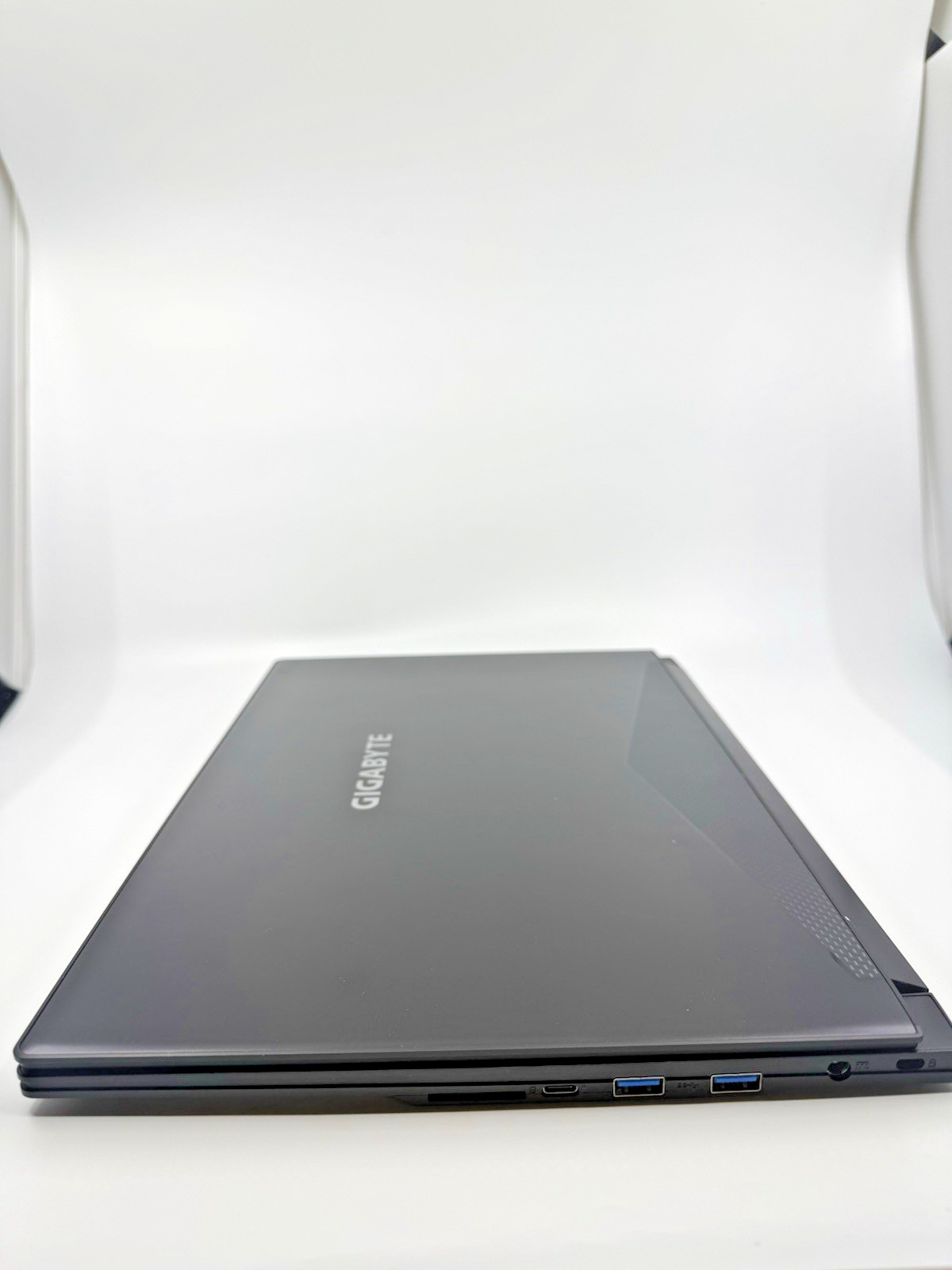Gigabyte Aero 15XV8 i7-8750H 16GB RAM 512GB SSD GeForce GTX 1070 Max-Q