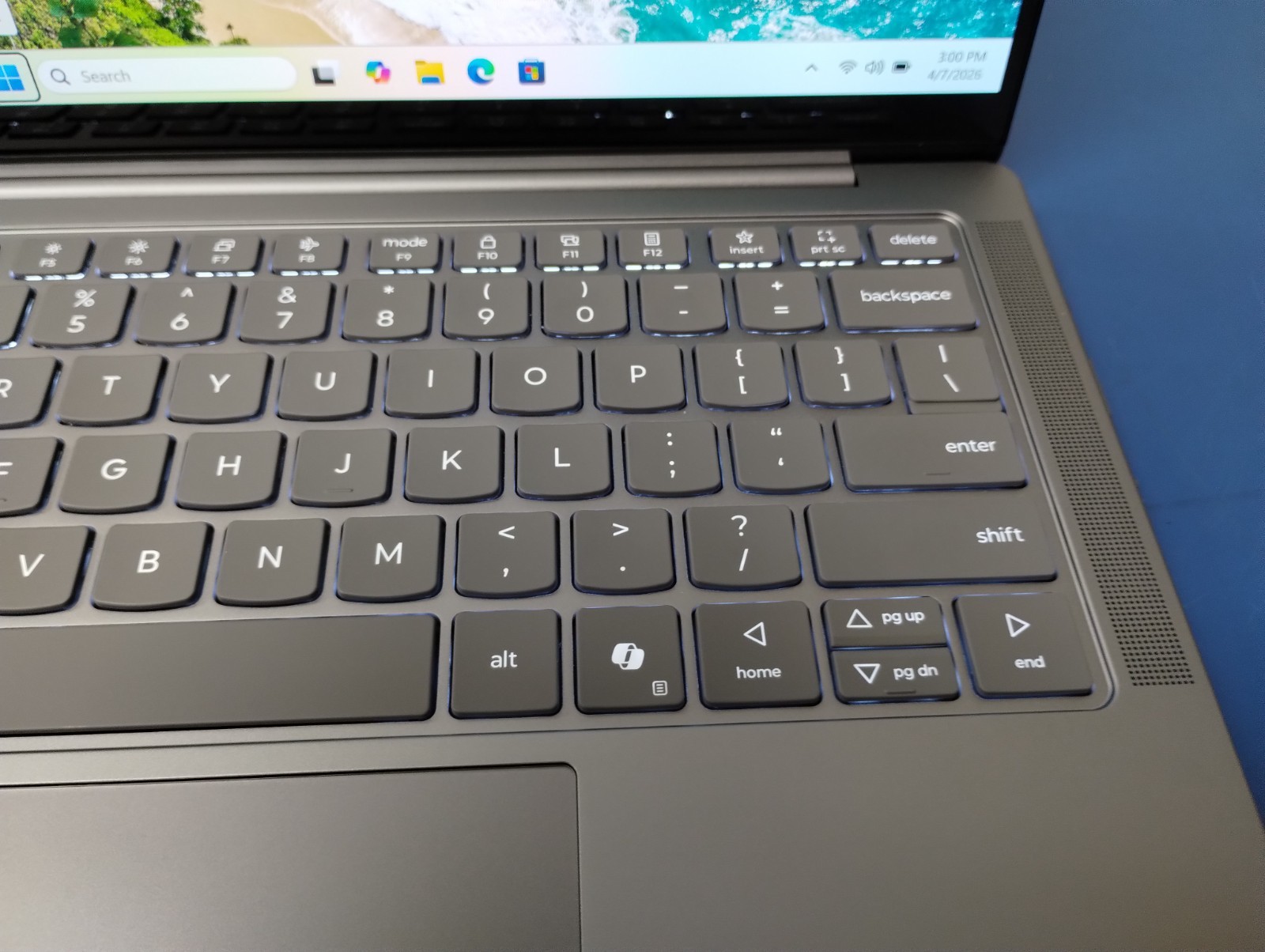 Lenovo Slim 7 14ILL10, Intel Core Ultra 7 258V, 2.20 GHz, 32 GB RAM, 1 TB NVMe