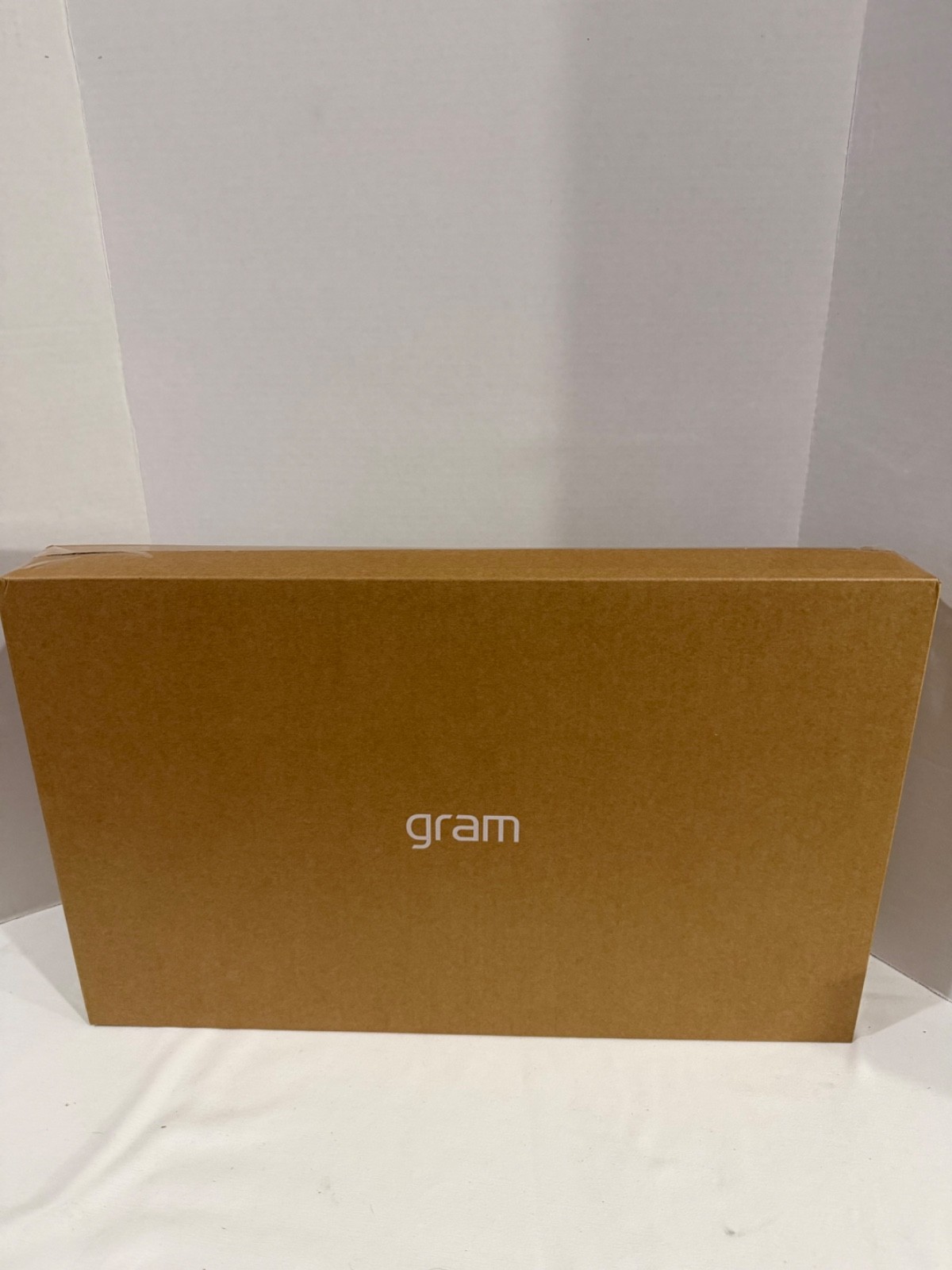 The LG gram 15.6″ Full HD Touchscreen Laptop