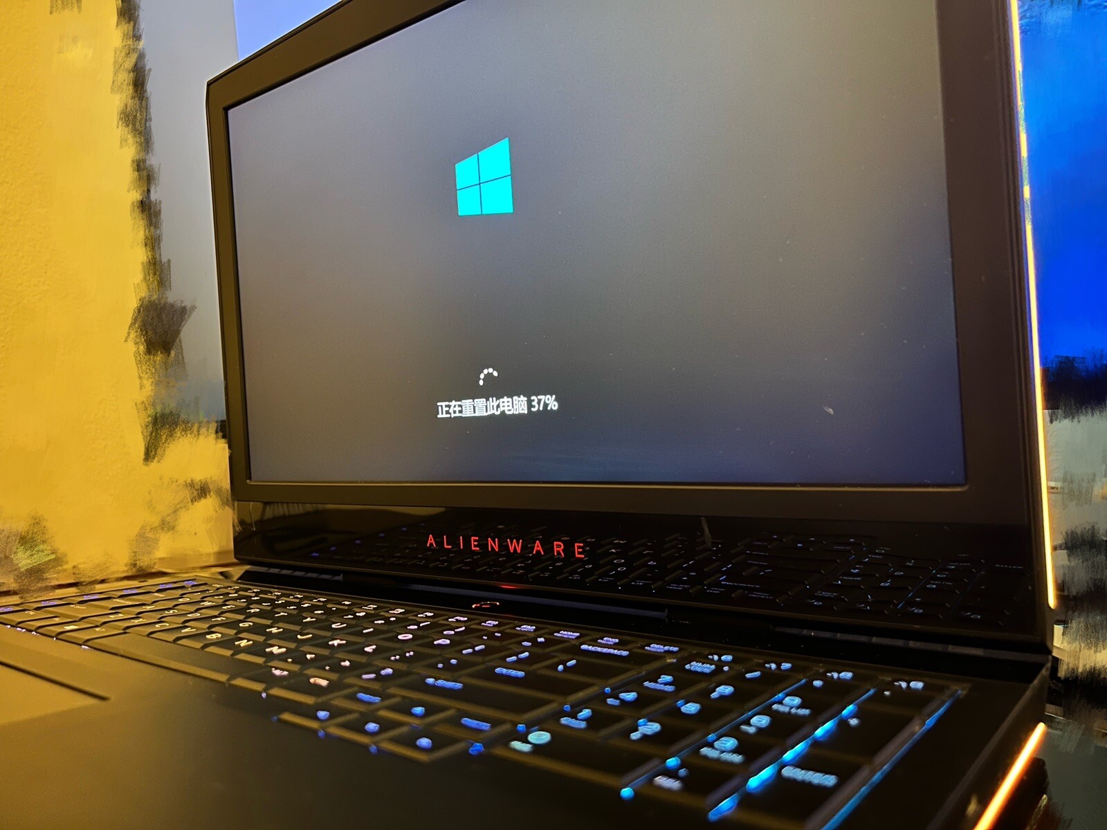 Alienware 17R4. i7-7700 @ 2.80GHz GTX1070 8GB. 128SSD+1TB HD.