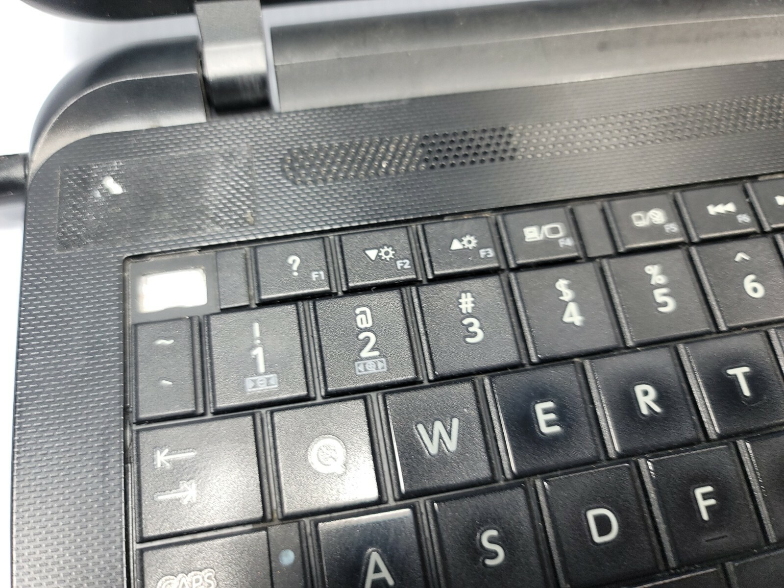 TOSHIBA Satellite 15.6″ C55-B5392 Laptop Intel Core i3-4005U 1.7GHz READ #M1