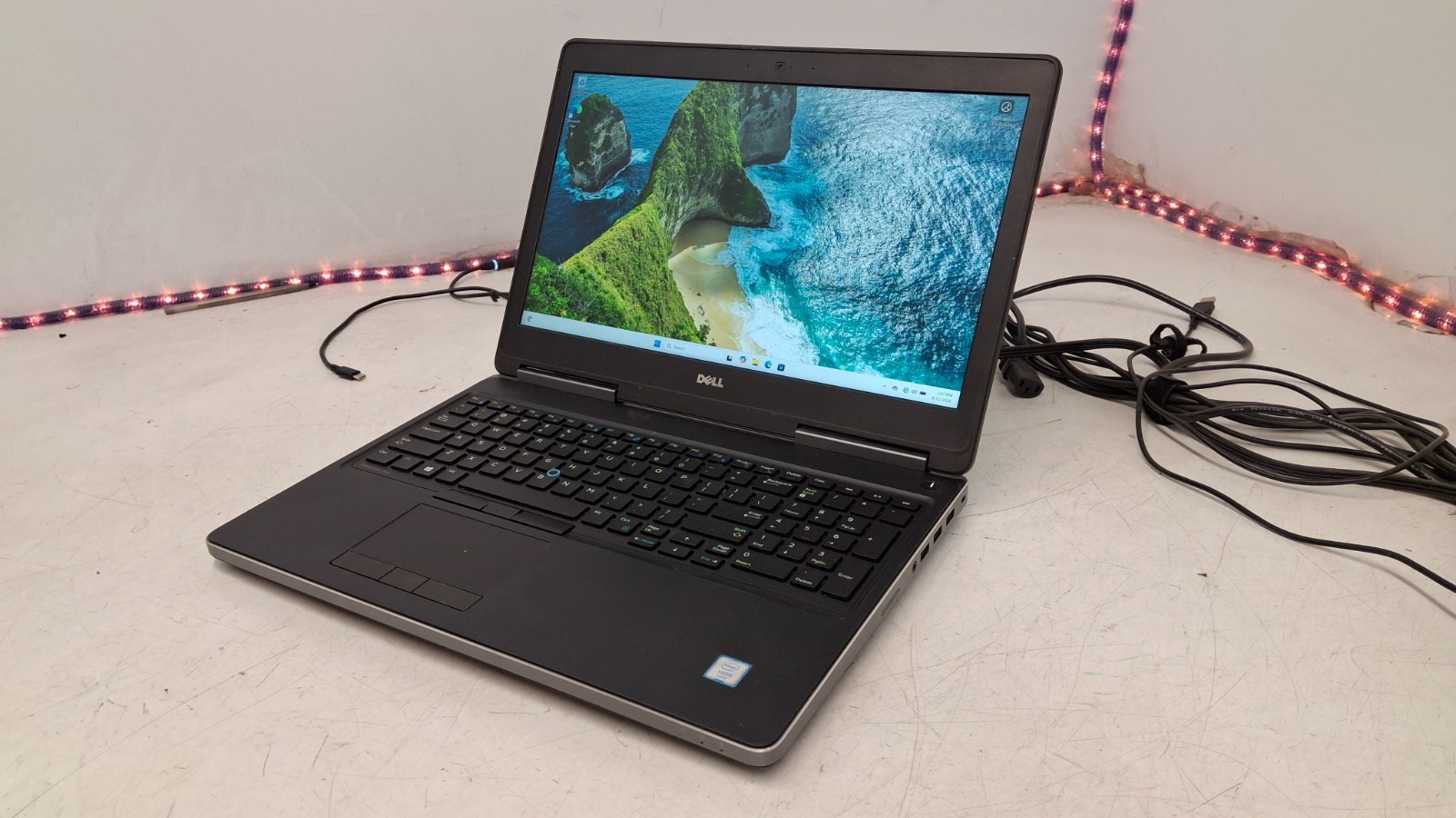 Dell Precision 7520 (Xeon E3-1505M, 16GB RAM, 240GB SSD, Nvidia GPU) NO CHARGER