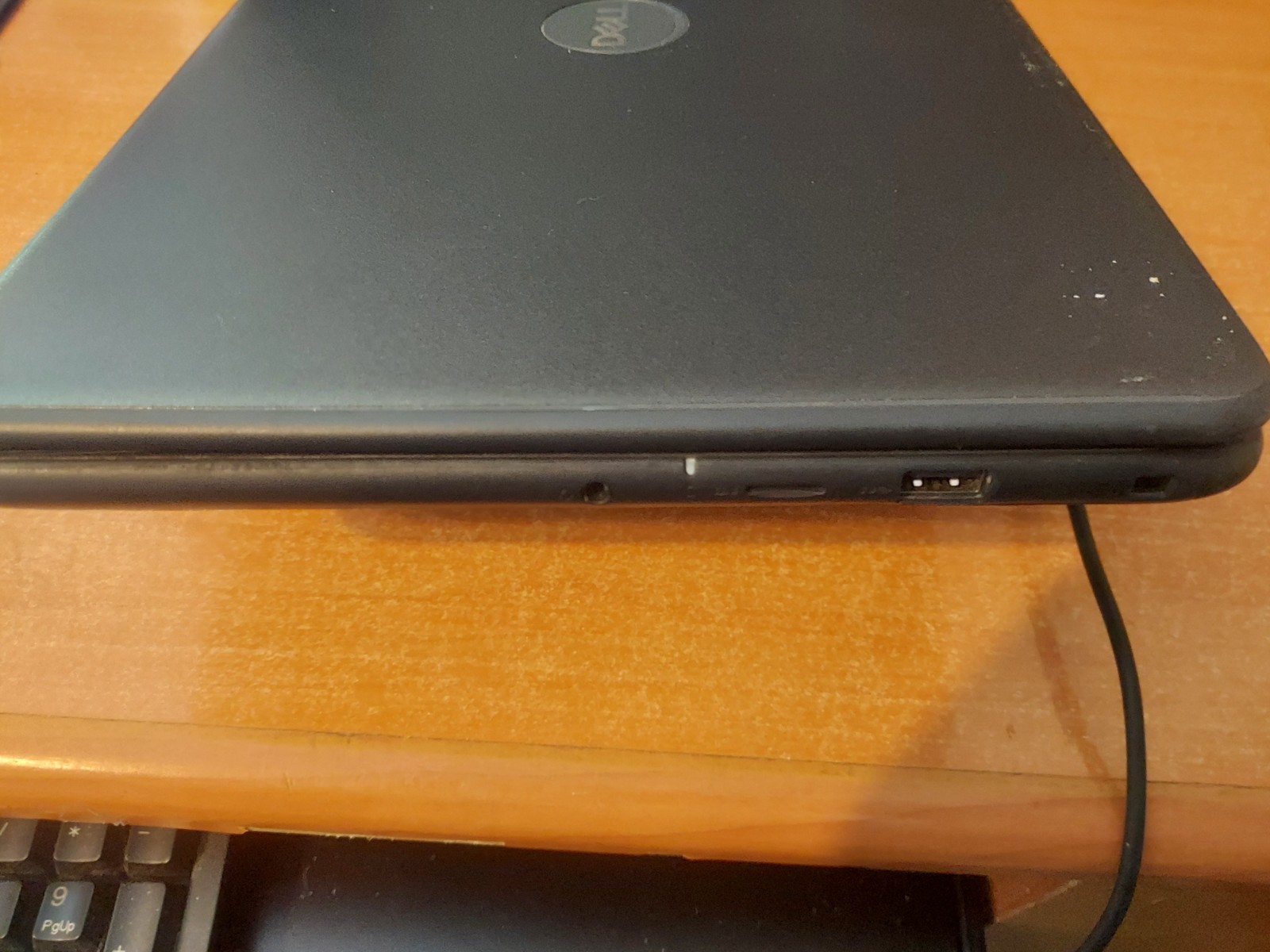 Dell Latitude Touchscreen 3310 13.3″ i5 4GB RAM 256GB SSD Windows HDMI Black