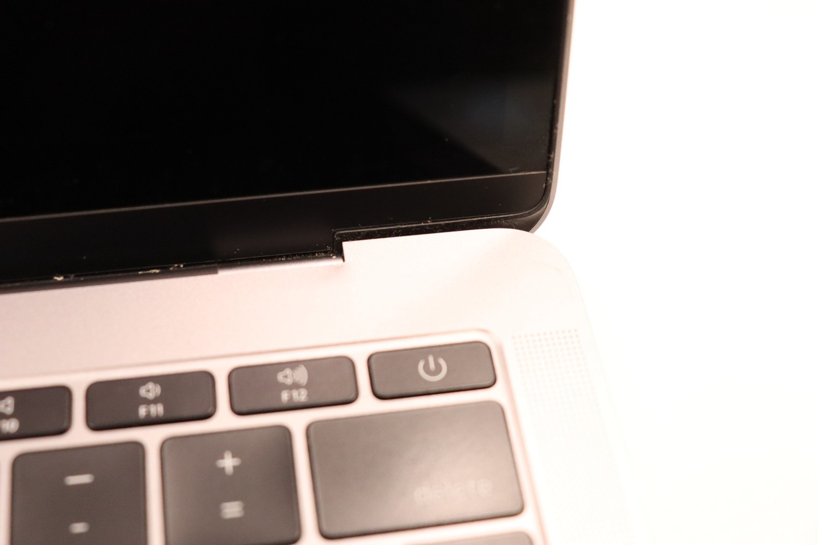MacBook Pro a1708 i5-7360U 8GB 128GB NVME – INTERMITTENT KEYBOARD/BAD BATTERY