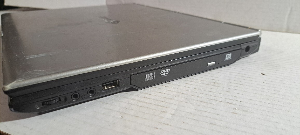 GATEWAY 4540 WINDOWS XP LAPTOP PC FOR PARTS OR REPAIR