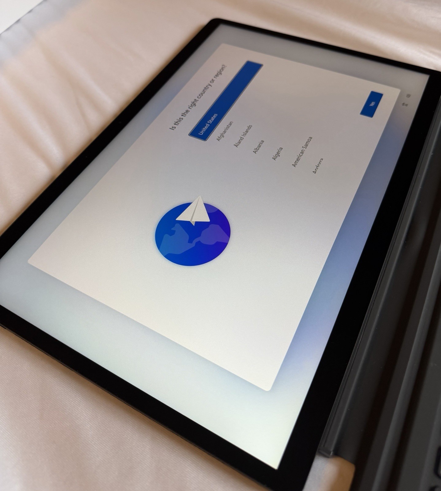 Minisforum V3 14″ 165Hz Tablet Computer (Ryzen 7 8840u, 32GB RAM, 1TB SSD)