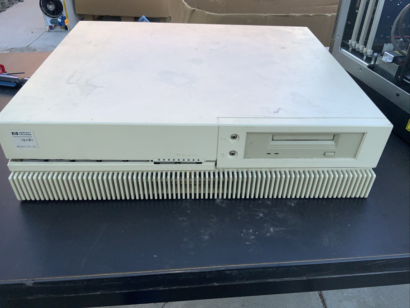HP / HEWLETT PACKARD APOLLO MODEL 715 / 33 WORKSTATION, PROD# A2612A